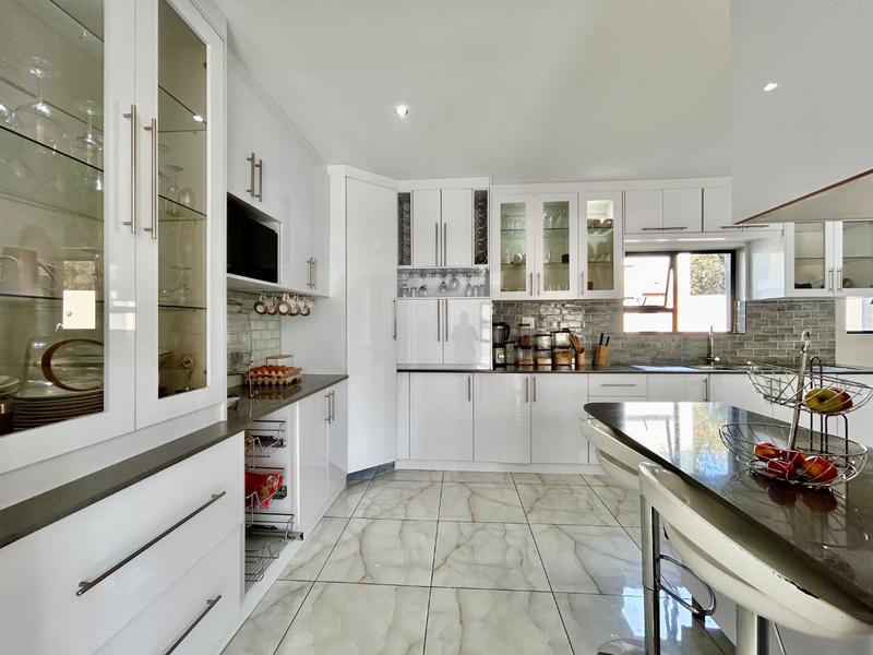 5 Bedroom Property for Sale in Xanadu North West